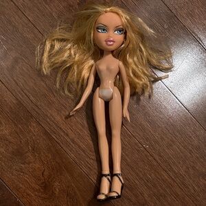 Vintage Chloe bratz doll with black shoes